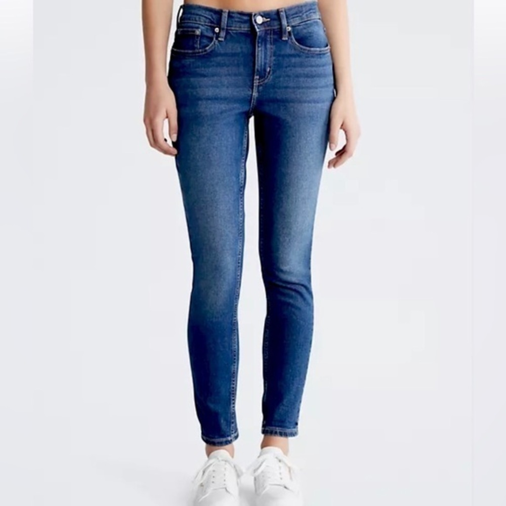 NWT Calvin Klein Skinny Fit Contour Jeans